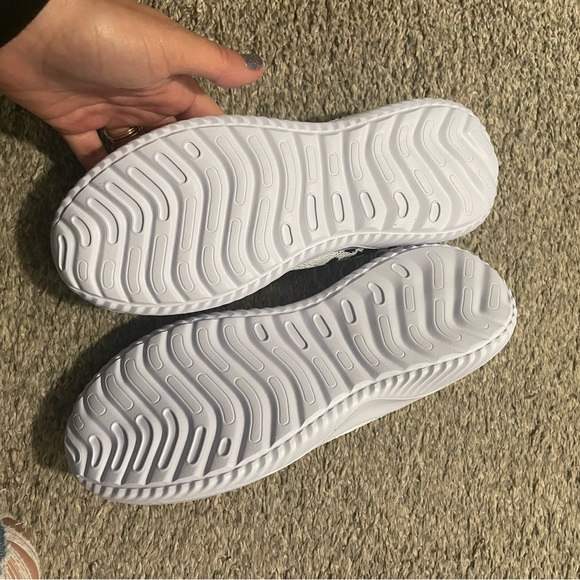 Brand new Casual sneaker/shoes - Picture 5 of 9